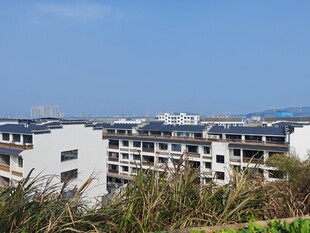 白色建筑群景观