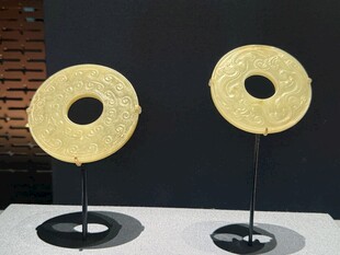 古代玉环展示