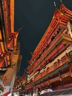 古建夜景 璀璨灯火映楼阁