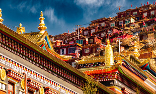 藏式寺庙建筑壮丽景观