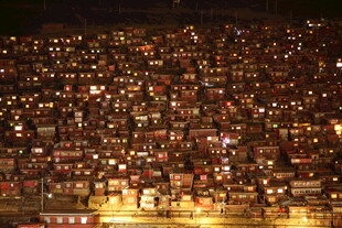 城市房屋璀璨夜景俯瞰图