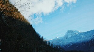 山间美景蓝天白云映青山