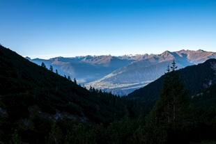山间美景邂逅壮丽山谷风光