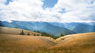 山间旷野美景