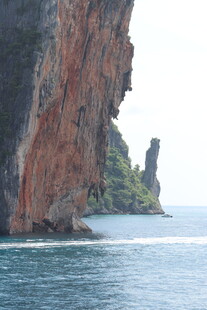海边壮丽悬崖景观