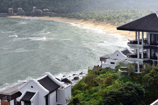 海边度假屋俯瞰壮阔海景