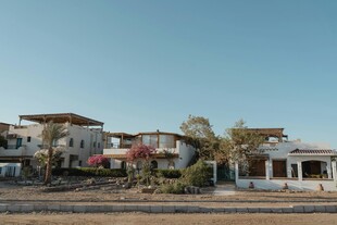 现代风格住宅与周边景观