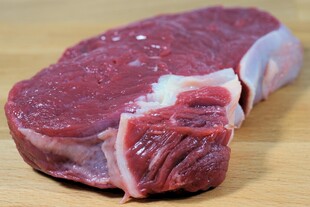 新鲜生牛肉块