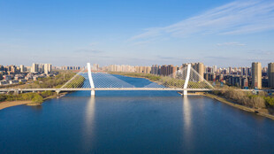 城市跨河大桥壮丽景观