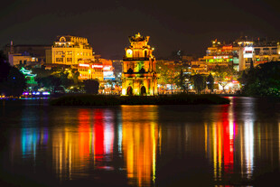 河内夜景湖畔璀璨灯火