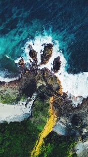 俯瞰海岸壮丽自然景观