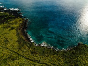 碧海绿岸的绝美海岸线