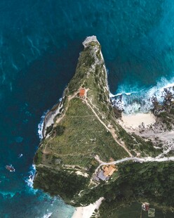 俯瞰海中尖峰岛屿美景