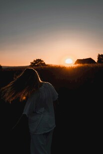 夕阳下的独行者