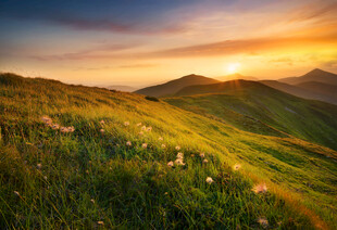 山间日落美景