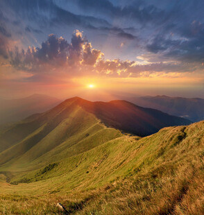 山间日出美景