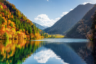 秋日山水湖景美丽风光