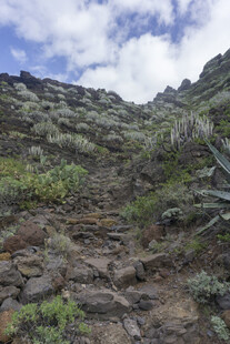 山间崎岖小径