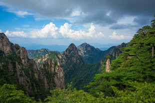 壮丽黄山奇峰景观