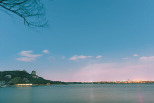 湖畔黄昏美景