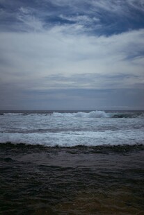 海边海浪与天空景象