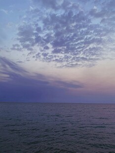海上彩云伴晚霞美景