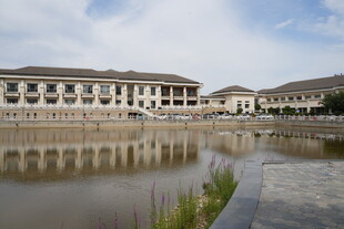 水边中式建筑群景观