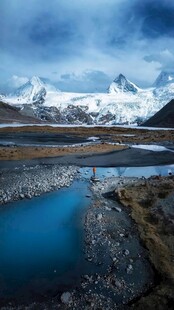 雪山湖泊