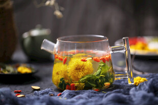 玻璃壶泡菊花枸杞花茶