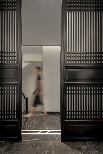 现代风格镂空隔断门场景