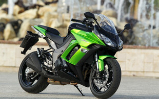 炫酷绿色摩托车
