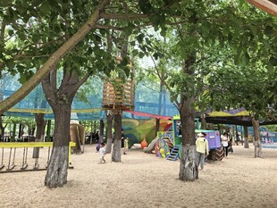 稻梦空间公园内的休闲游乐场景