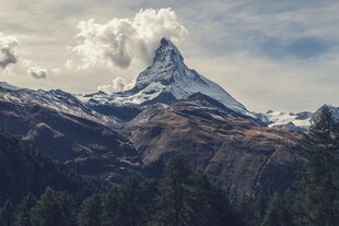 马特洪峰壮丽山景
