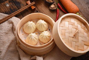 竹笼中的美味中式小笼包