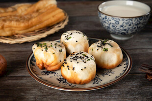 美味芝麻煎包诱人小食