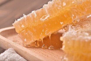 天然蜂巢蜜甜蜜诱人质感