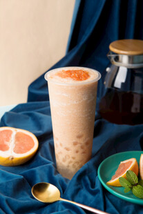 美味果味奶茶与清新水果