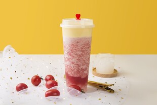 草莓奶昔饮品清新诱人