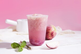 蜜桃冰饮清新夏日滋味