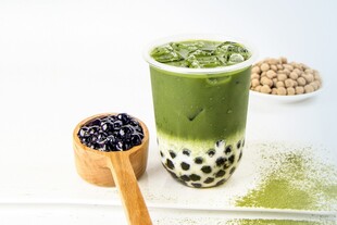 抹茶珍珠奶茶及配料展示