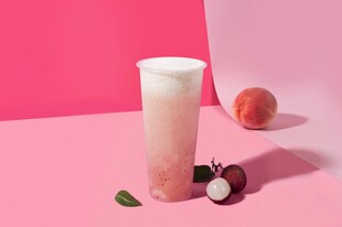 蜜桃椰香渐变饮品