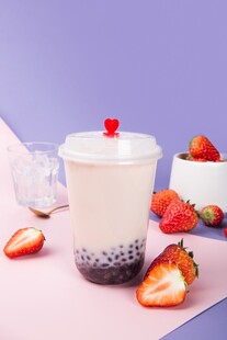 草莓珍珠奶茶清新美味