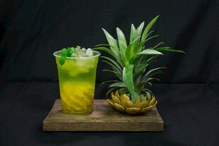 菠萝主题创意鸡尾酒