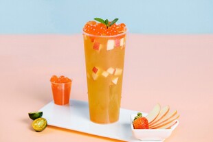 草莓冰饮清新夏日滋味