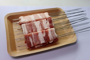 竹签串起的美味培根