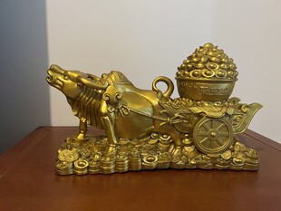 金色牛车摆件