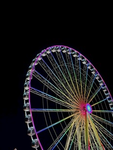 璀璨摩天轮点亮夜空