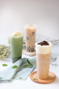 多样美味奶茶饮品展示