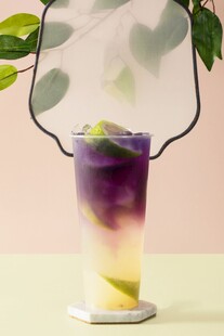 梦幻分层水果气泡饮品
