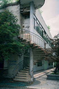 复古户外螺旋楼梯建筑景观